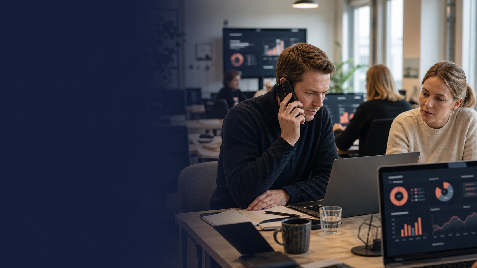 Softwareteam koordinerer demoer og supporthenvendelser i et dansk techkontor